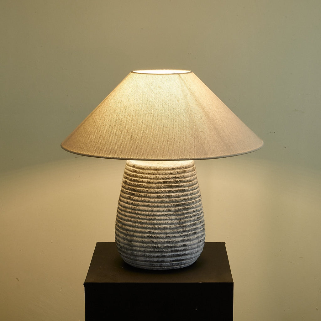 callisto-ribbed-ceramic-table-lamp-anzaz--13