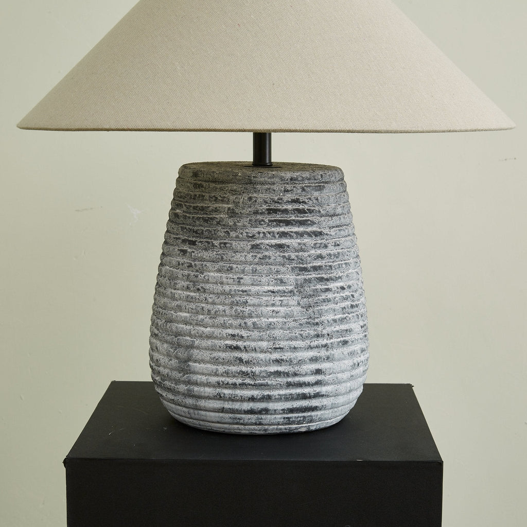 callisto-ribbed-ceramic-table-lamp-anzaz--17