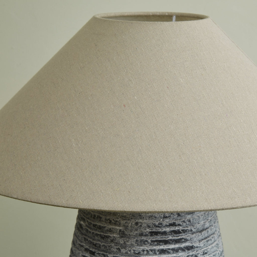 callisto-ribbed-ceramic-table-lamp-anzaz--14