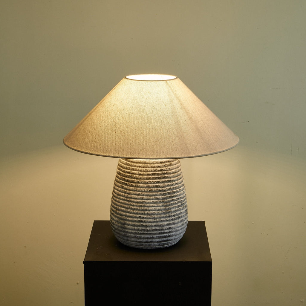 callisto-ribbed-ceramic-table-lamp-anzaz--5