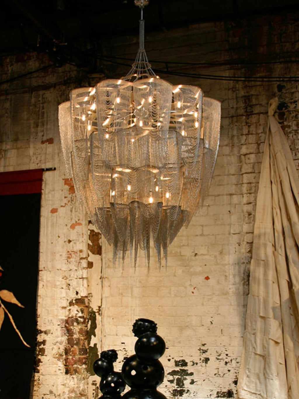 cascade-aluminum-chain-chandelier-anzaz--13
