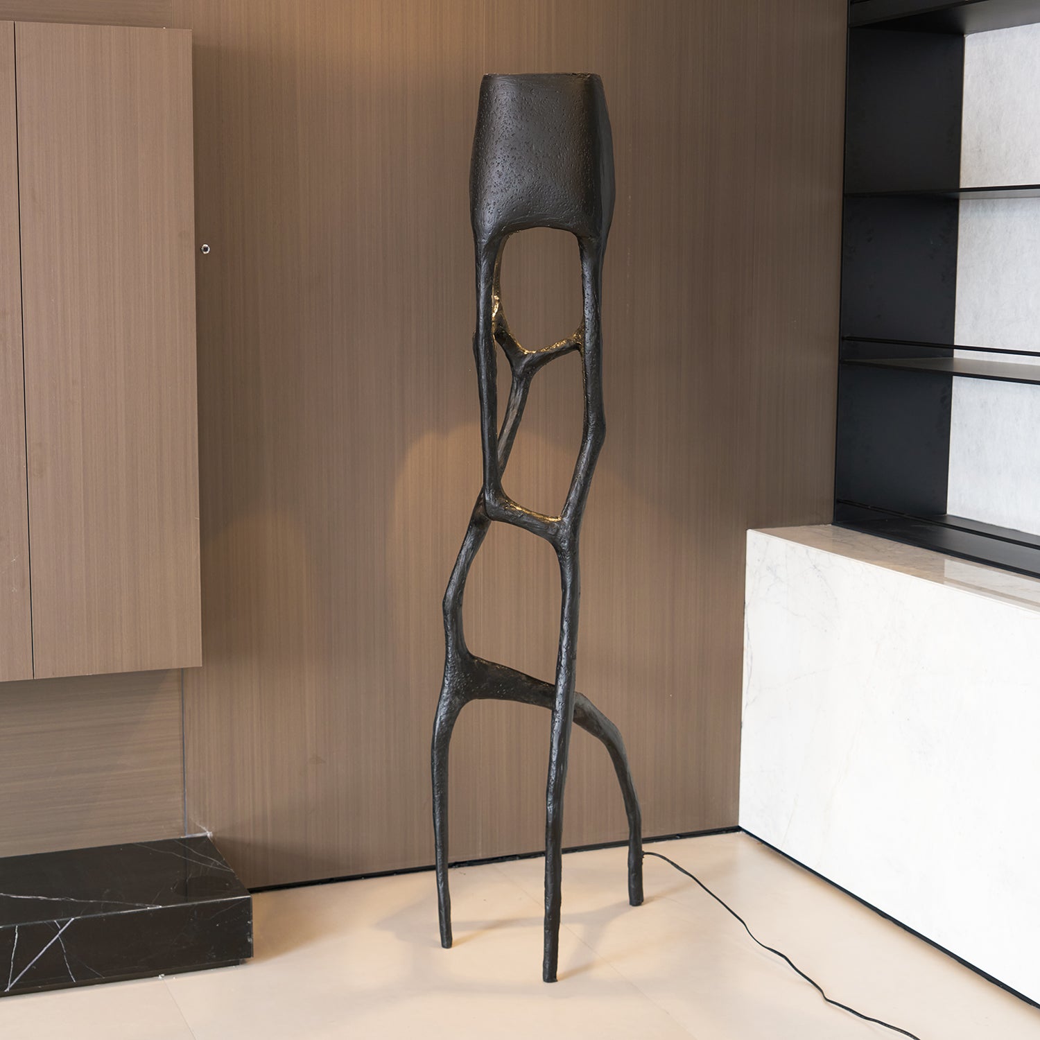 gothic-sculpture-floor-lamp-anzaz-Black-4