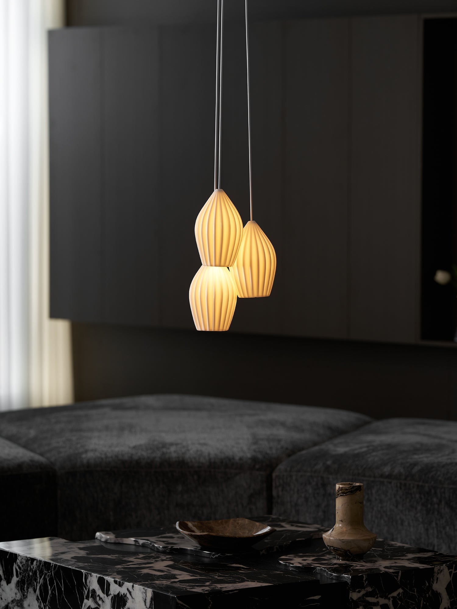 ceramic-ribbed-pendant-light-anzaz--5