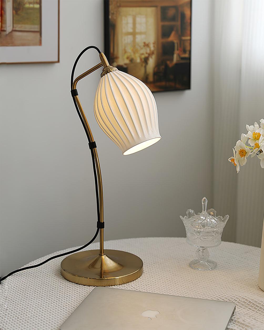 ceramic-ribbed-table-lamp-anzaz--10
