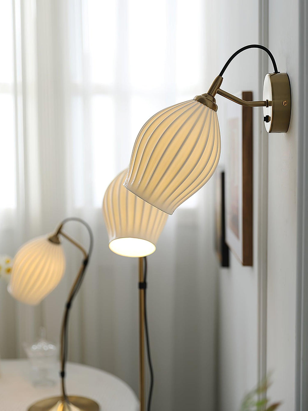 ceramic-ribbed-wall-light-anzaz--5