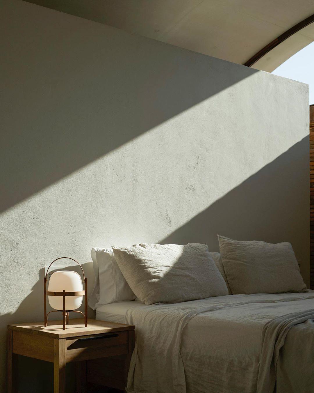 portable-lantern-glass-table-lamp-anzaz--25