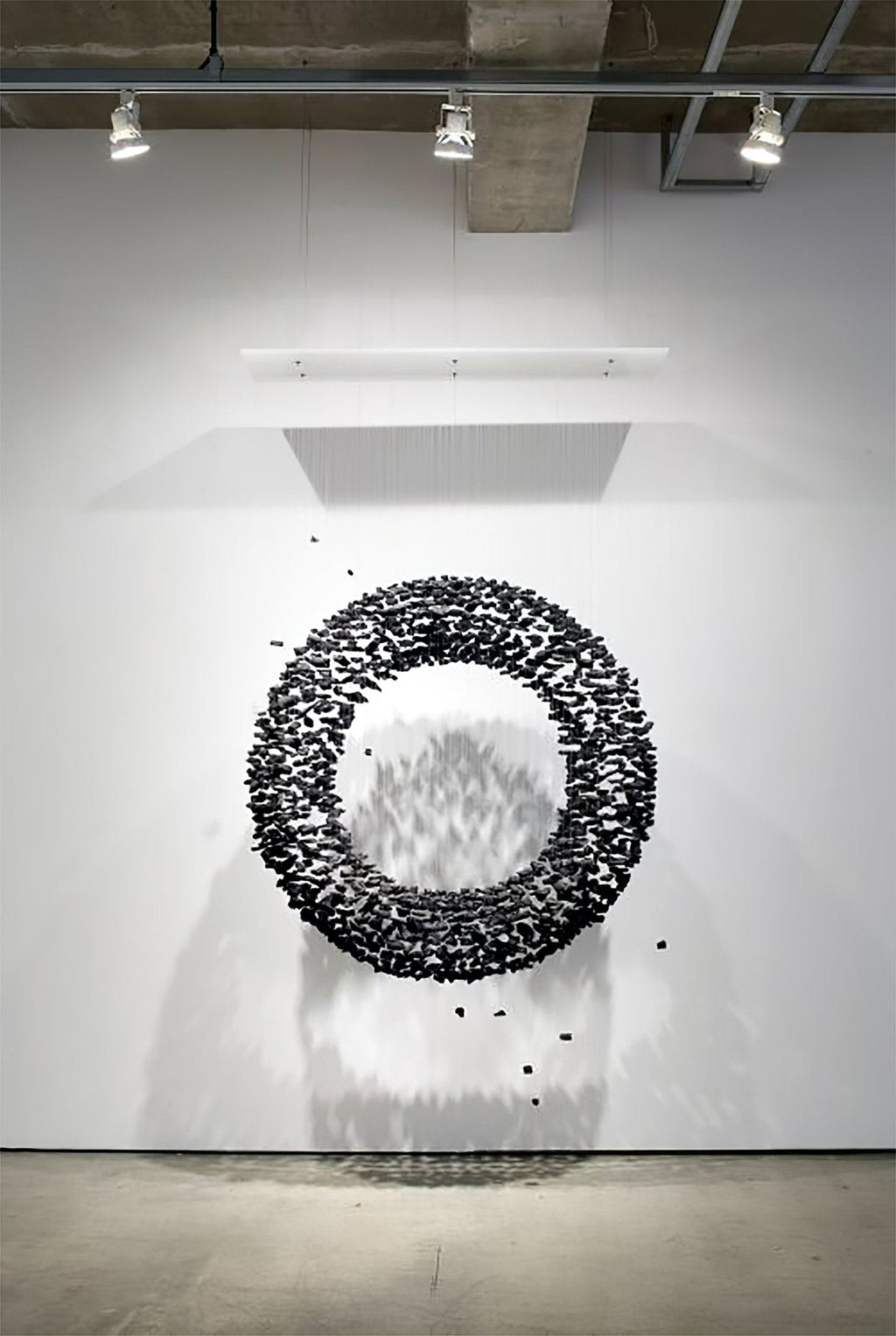 charcoal-shape-hourglass-chandelier-anzaz--14