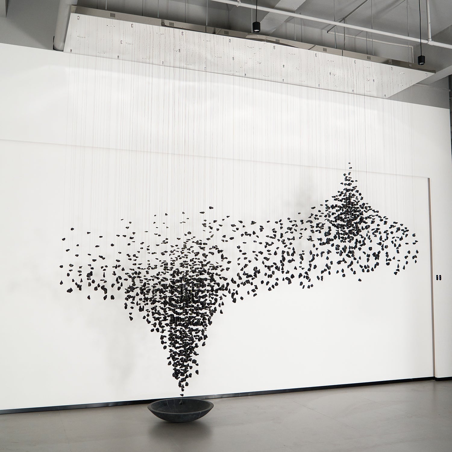 charcoal-shape-hourglass-chandelier-anzaz--5