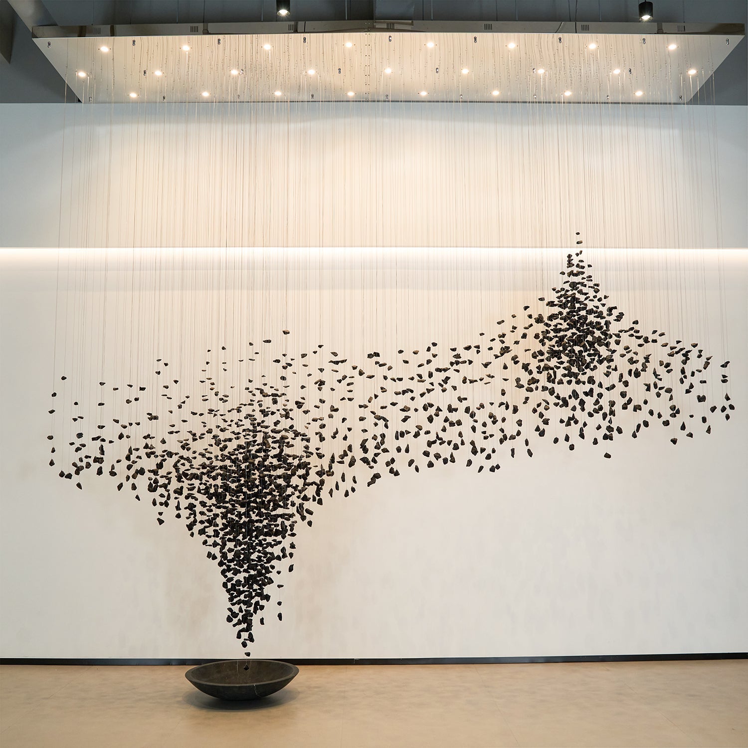 charcoal-shape-hourglass-chandelier-anzaz--8