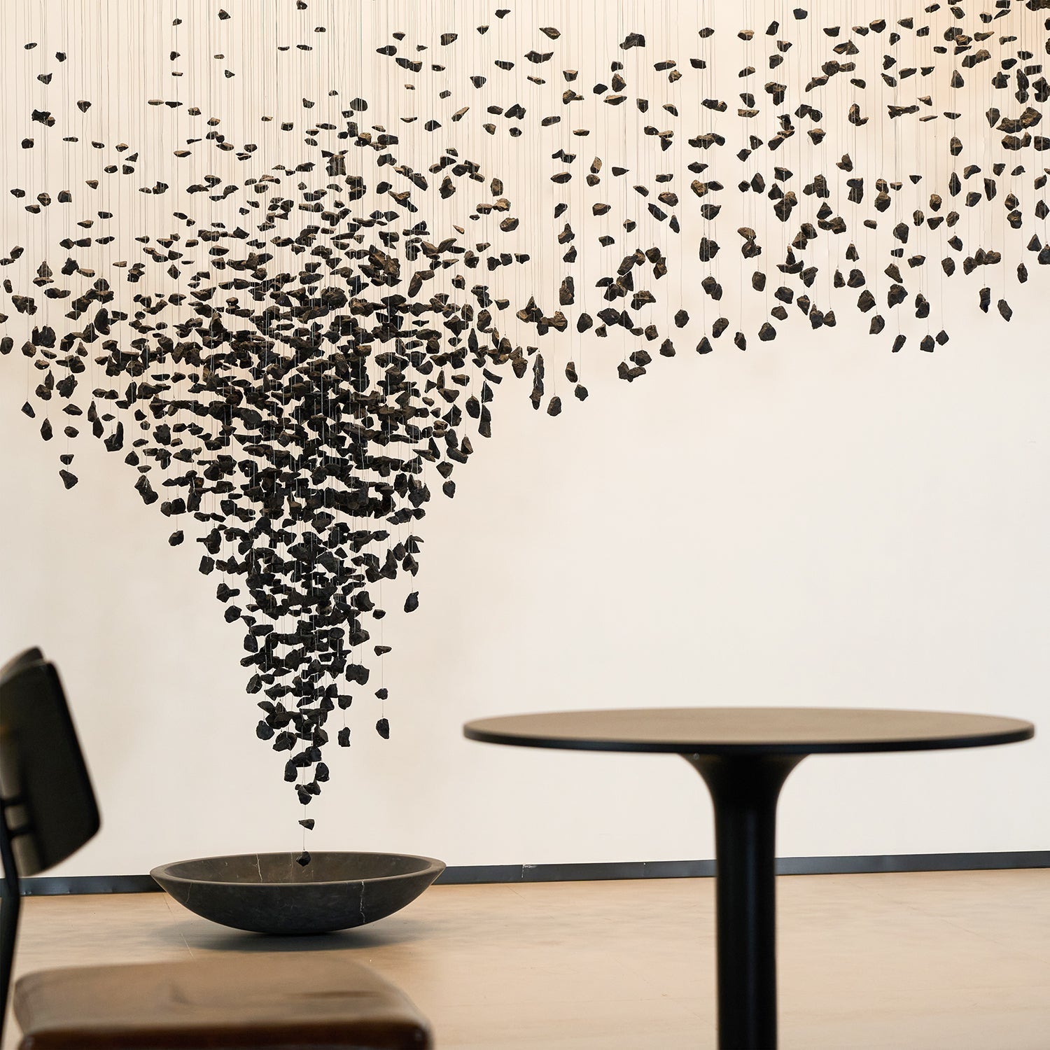 charcoal-shape-hourglass-chandelier-anzaz--12