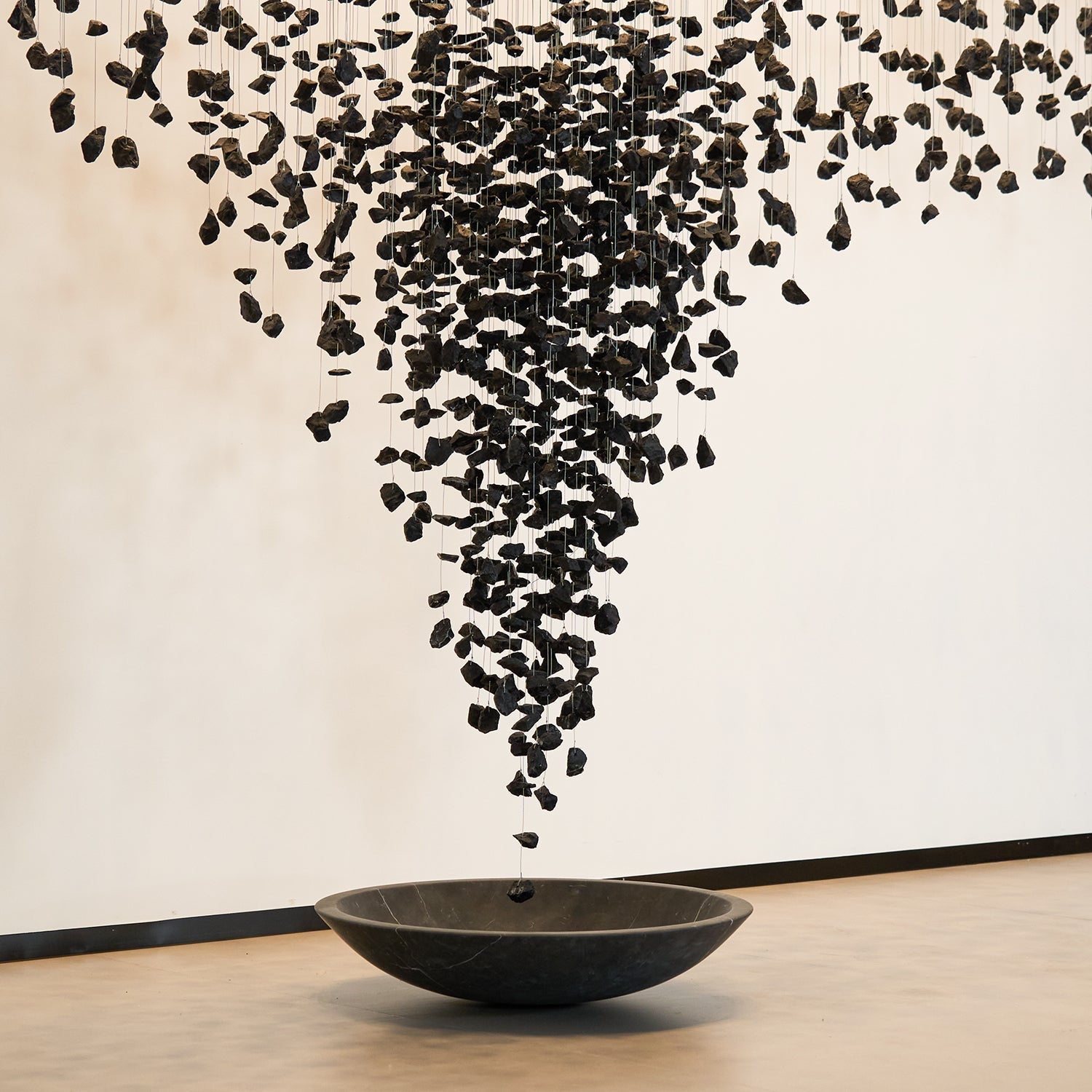 charcoal-shape-hourglass-chandelier-anzaz--13