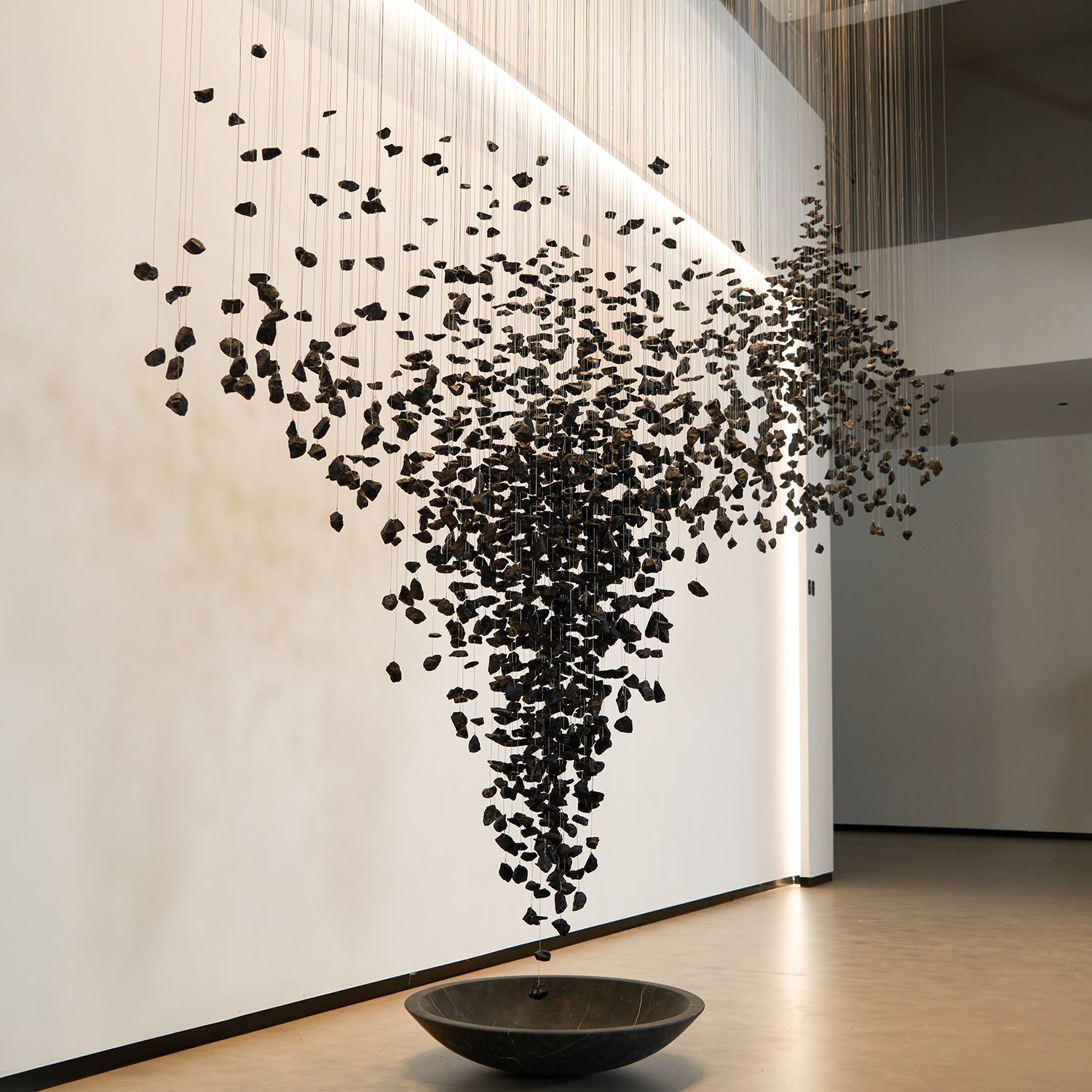charcoal-shape-hourglass-chandelier-anzaz--9