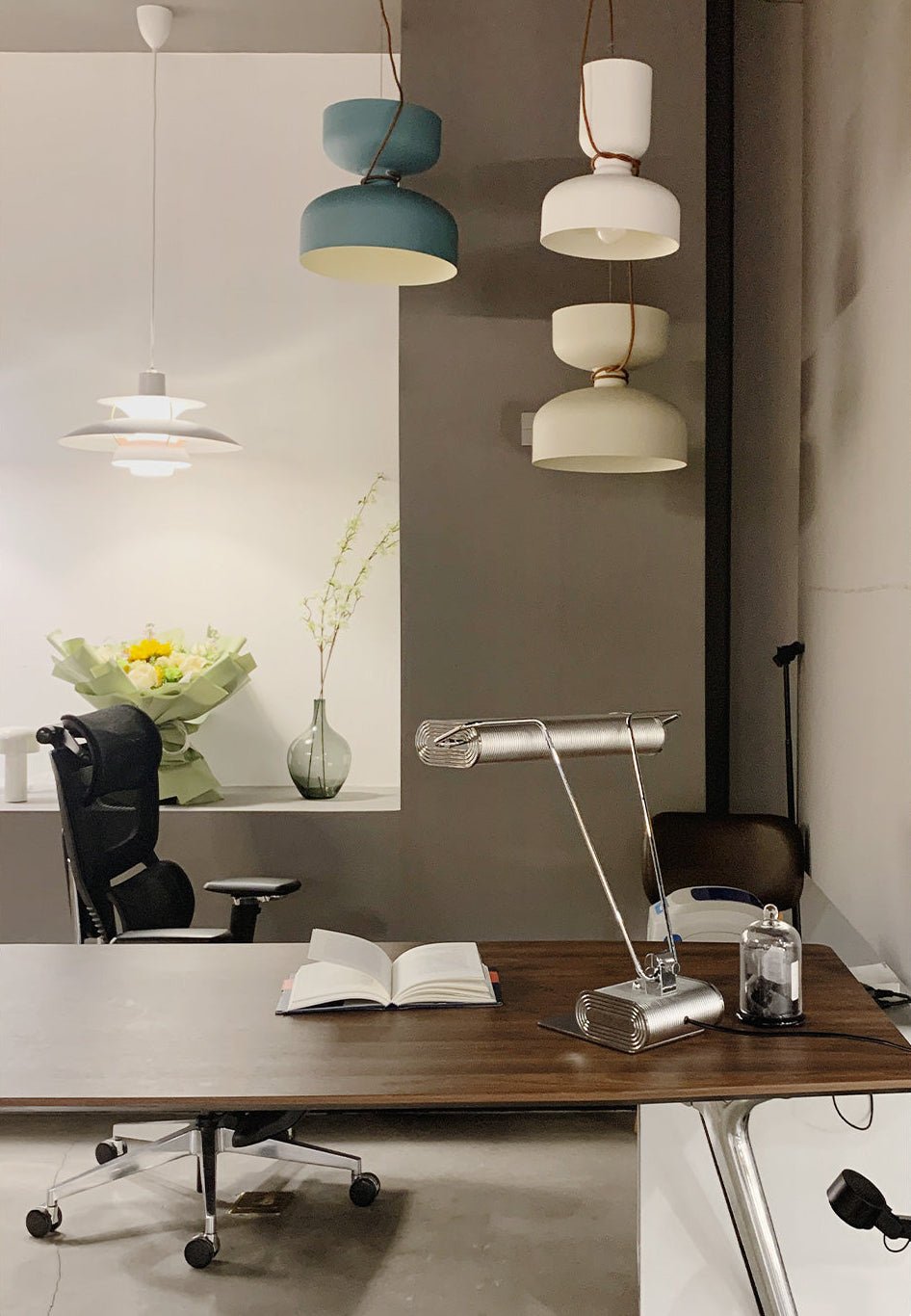 chrome-coiled-wire-desk-lamp-anzaz--10