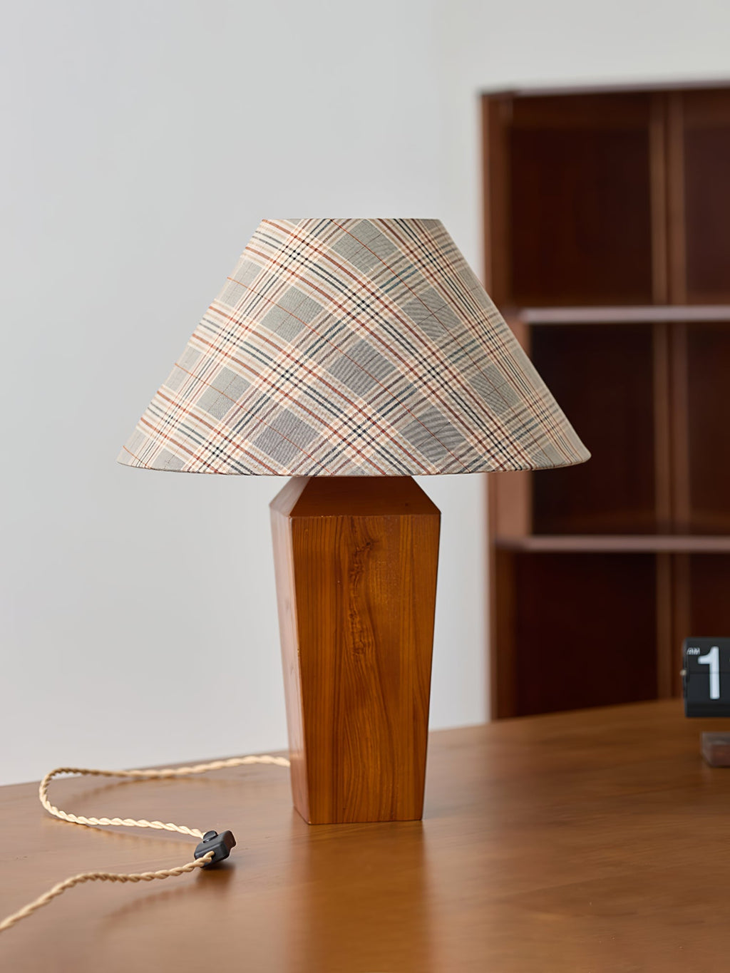 claremont-plaid-table-lamp-anzaz--5