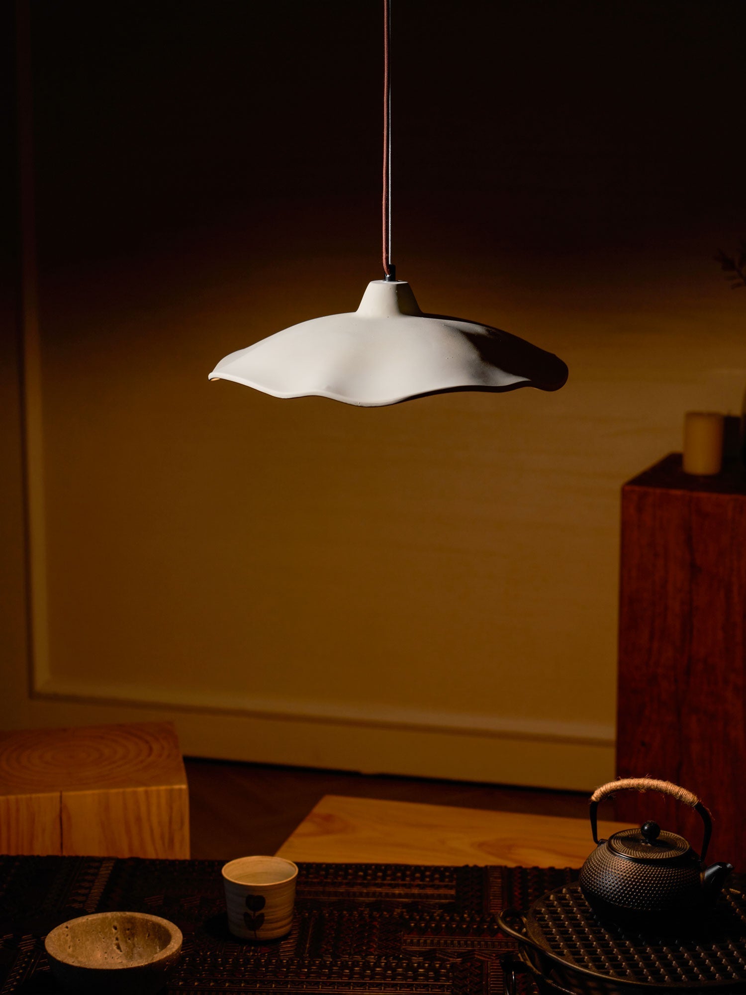 concrete-petal-pendant-light-anzaz--9