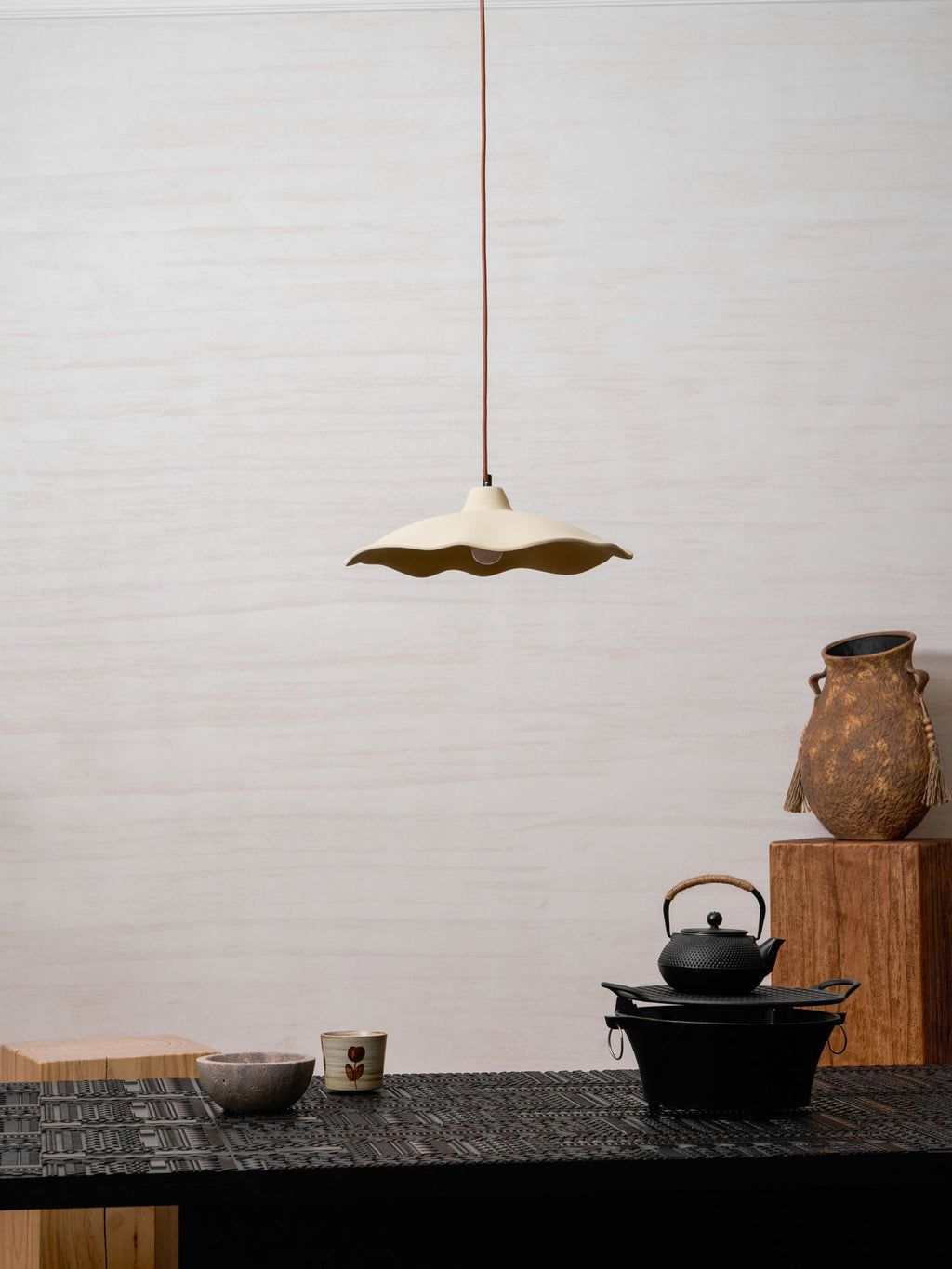 concrete-petal-pendant-light-anzaz--4