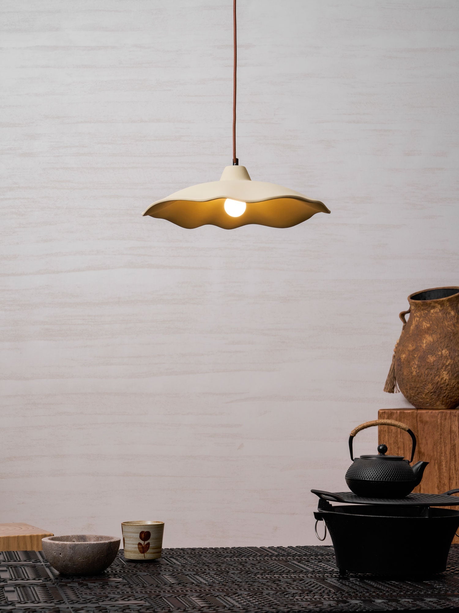 concrete-petal-pendant-light-anzaz--5