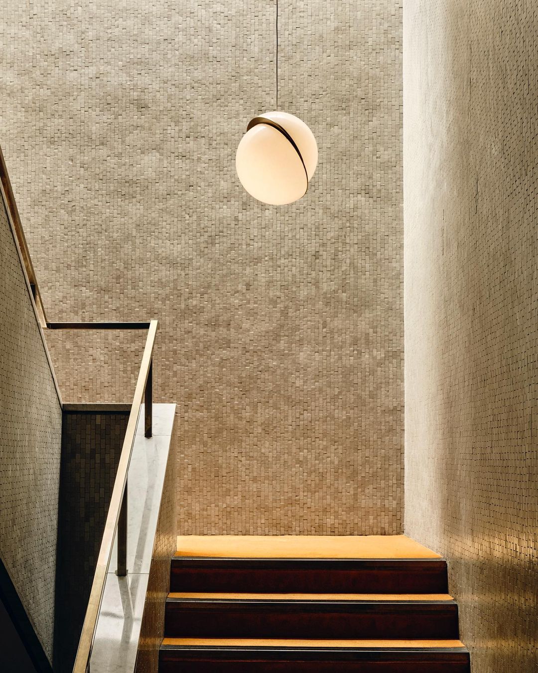 crescent-pendant-lamp-anzaz--72