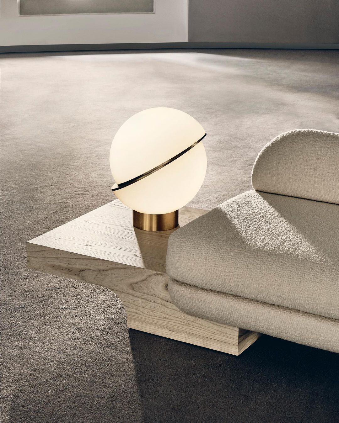 crescent-table-lamp-anzaz-Gold-2