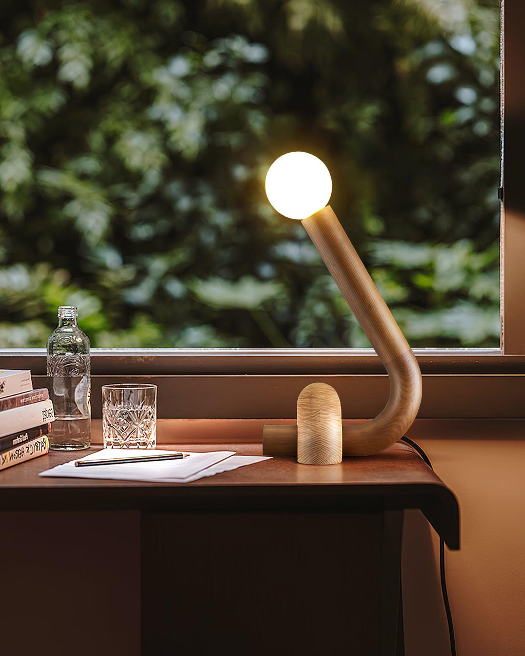 curled-table-lamp-anzaz-Black & Wood color-10