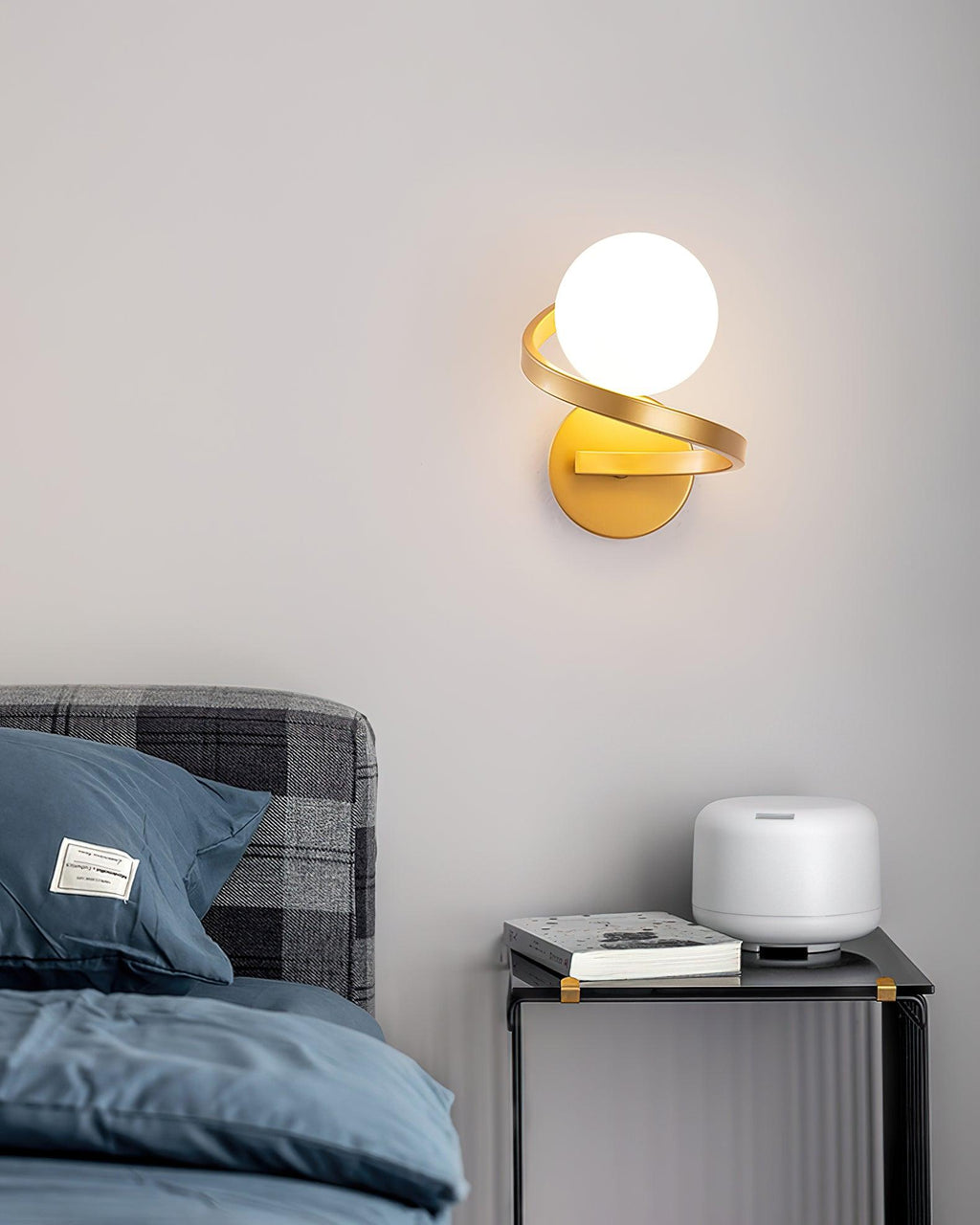 curved-brass-wall-lamp-anzaz--6