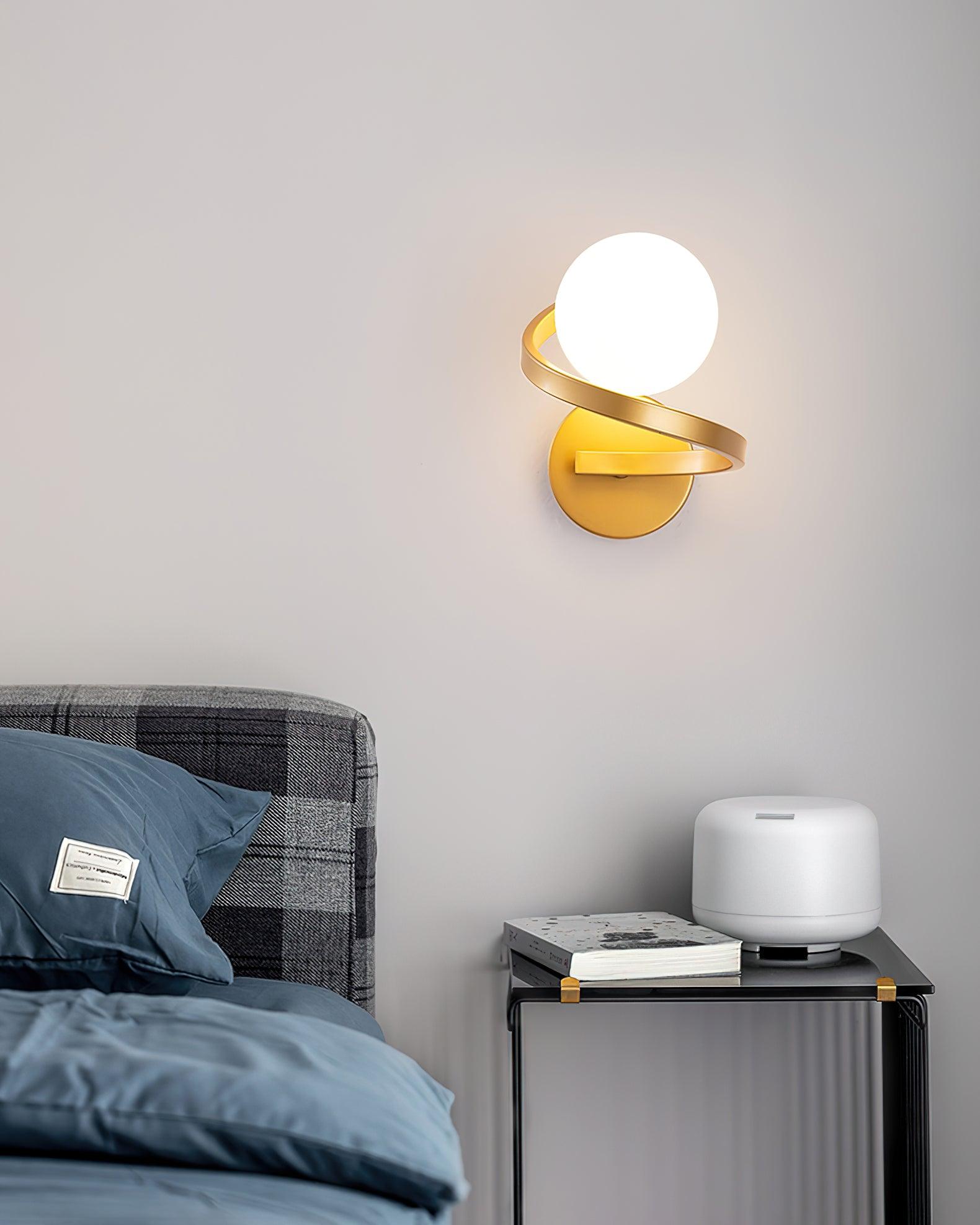 curved-brass-wall-lamp-anzaz--6