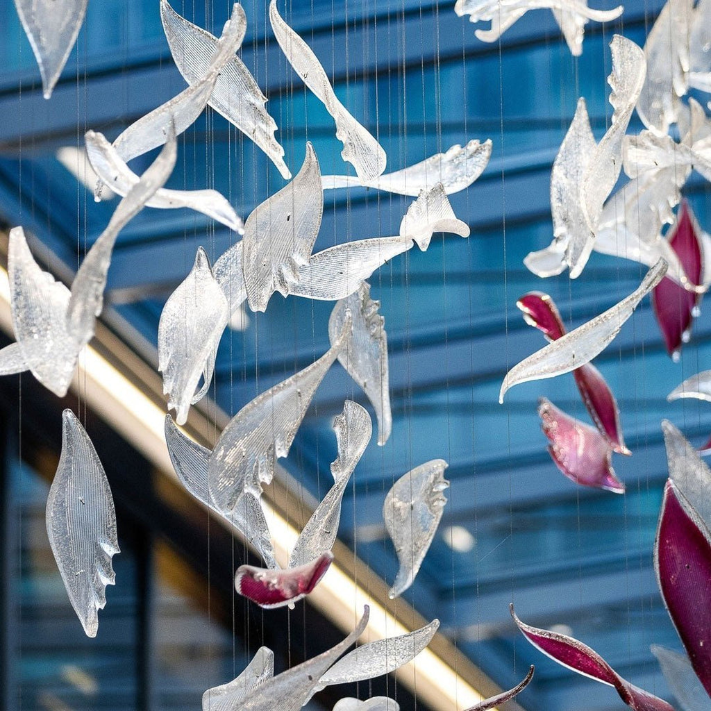 flying-glass-feather-chandelier-anzaz--9