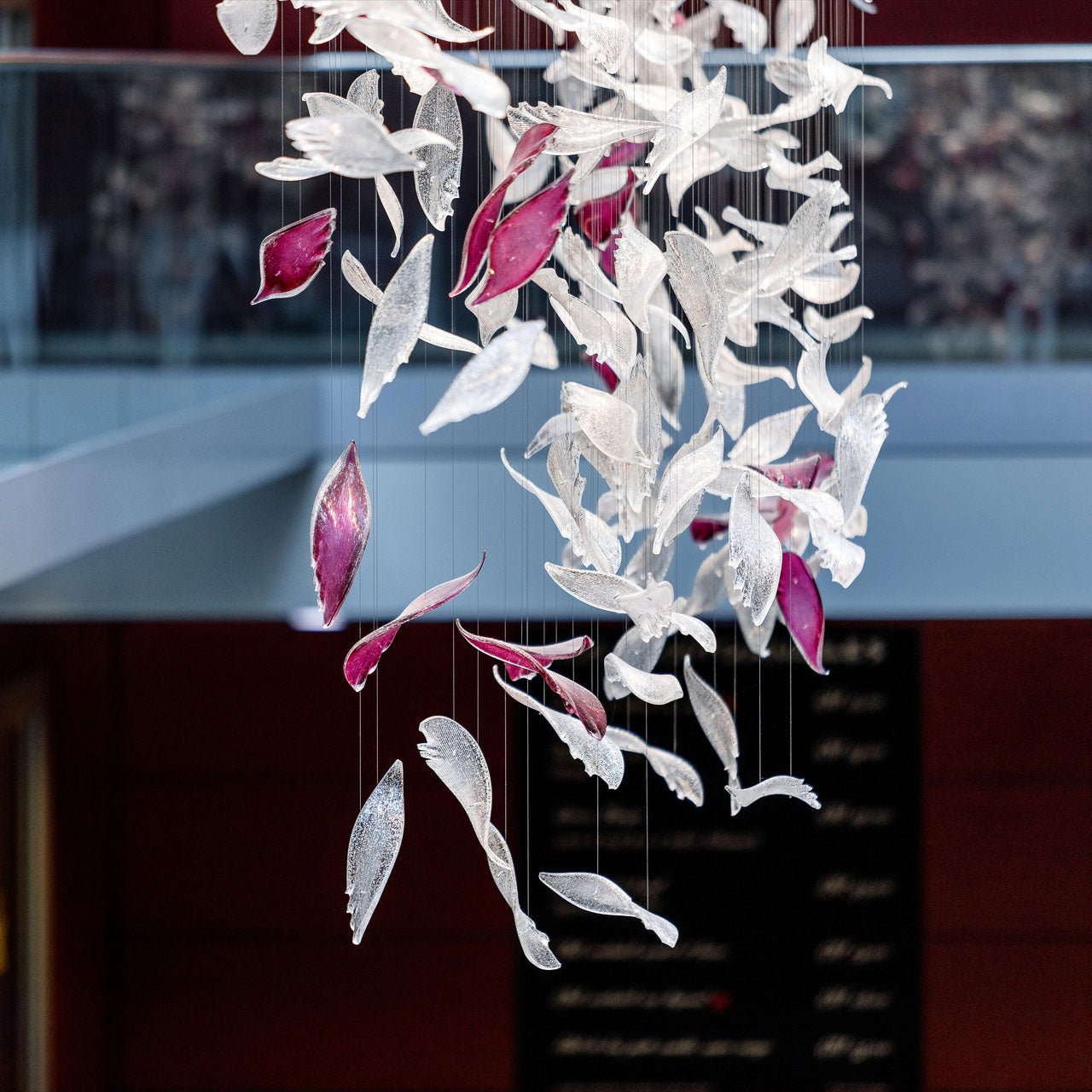 flying-glass-feather-chandelier-anzaz--10