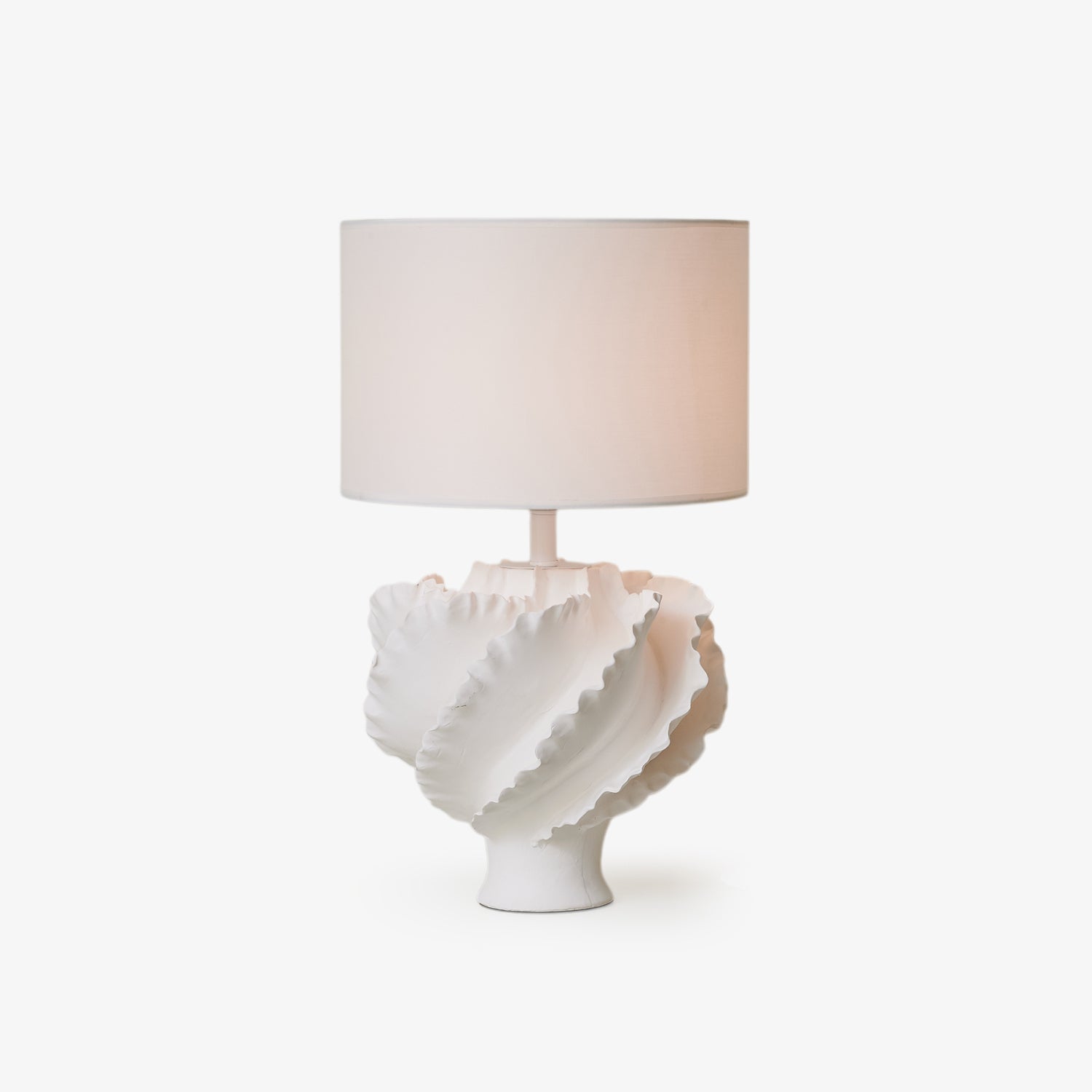 sculptural-shell-inspired-table-lamp-anzaz--11