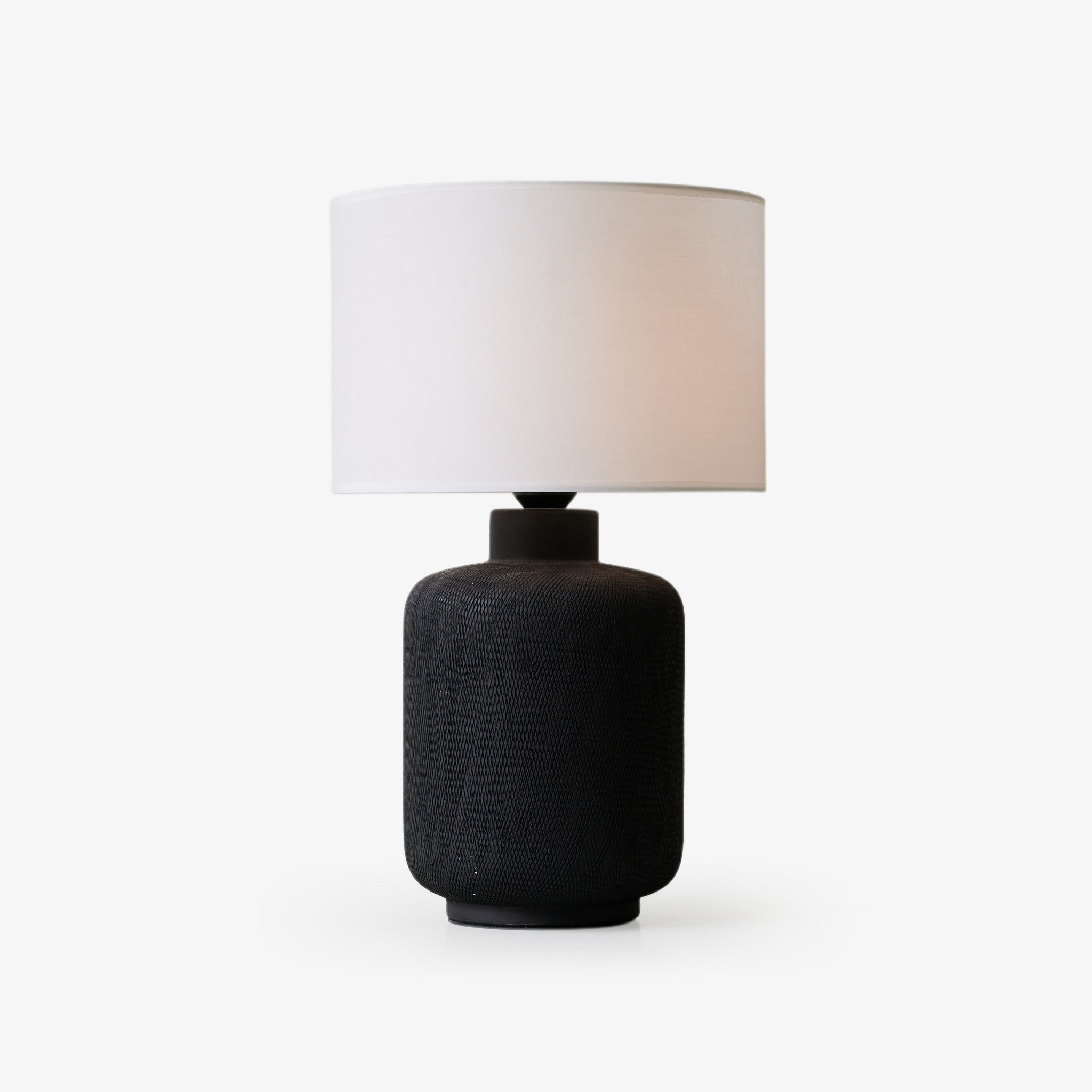 nocturne-textured-black-table-lamp-anzaz-Black & White-1