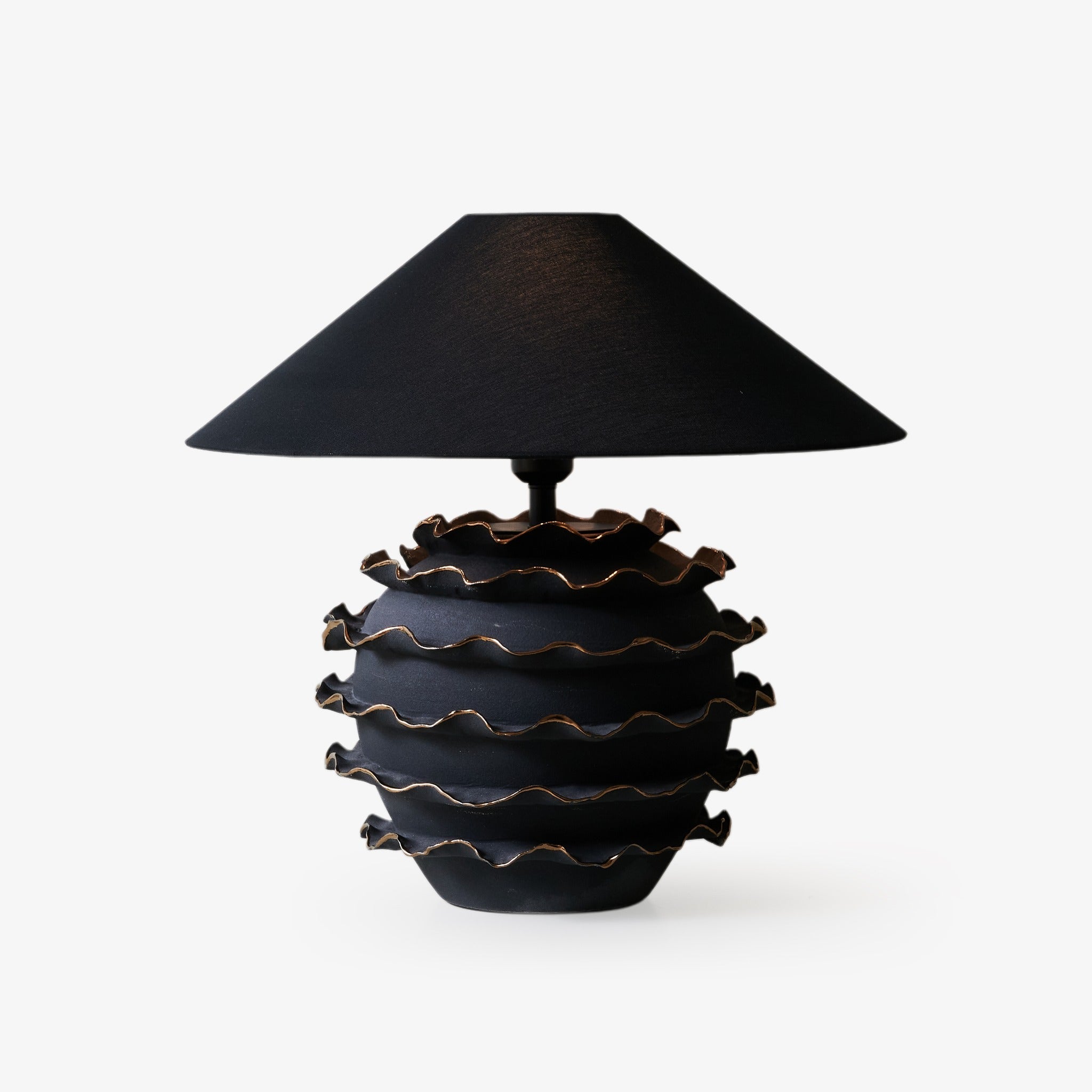 eclipse-ruffle-table-lamp-anzaz-Black-1