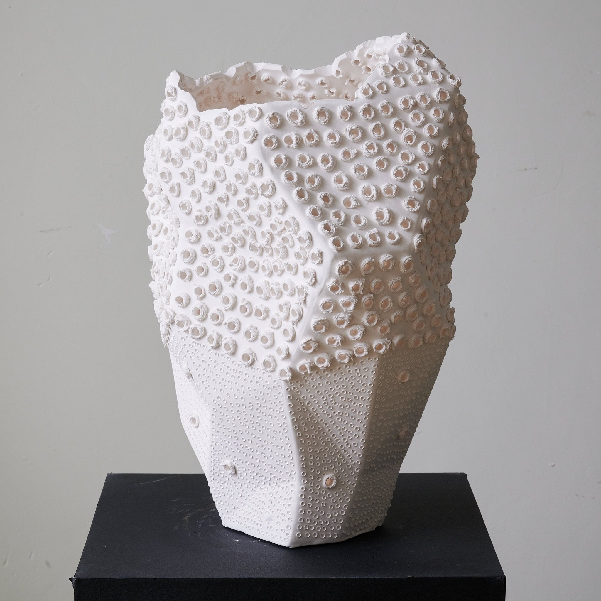 urchin-textured-ceramic-table-lamp-anzaz--13