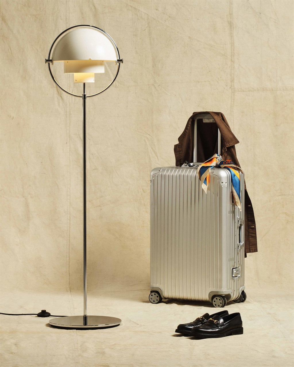 deformed-ball-floor-lamp-anzaz-Chrome-7