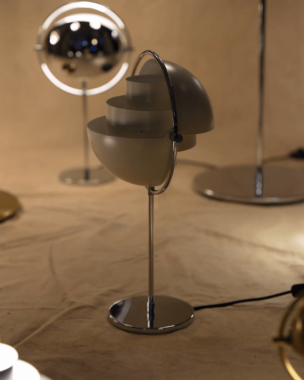 deformed-ball-table-lamp-anzaz-Chrome-21