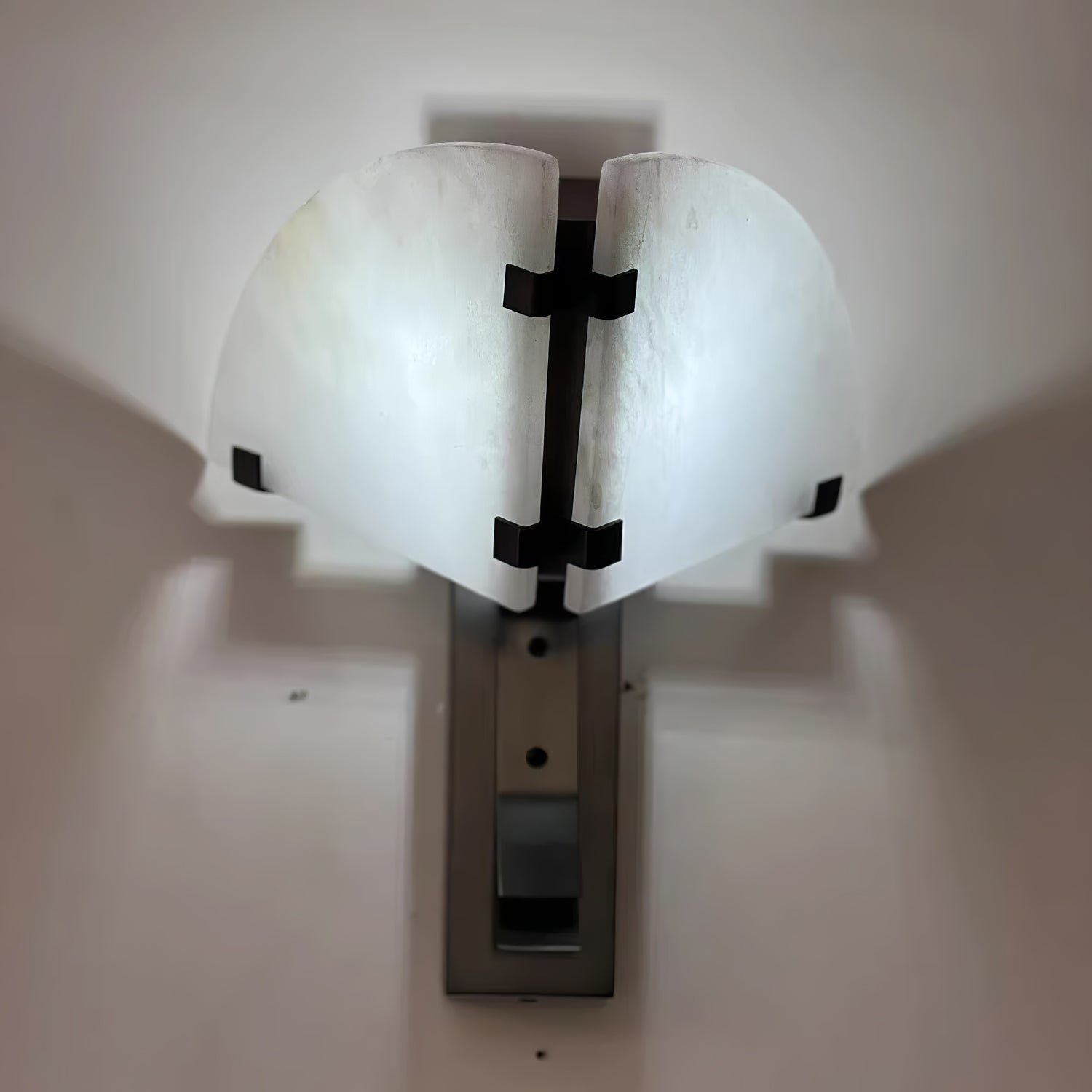 dione-alabaster-wall-light-anzaz--12