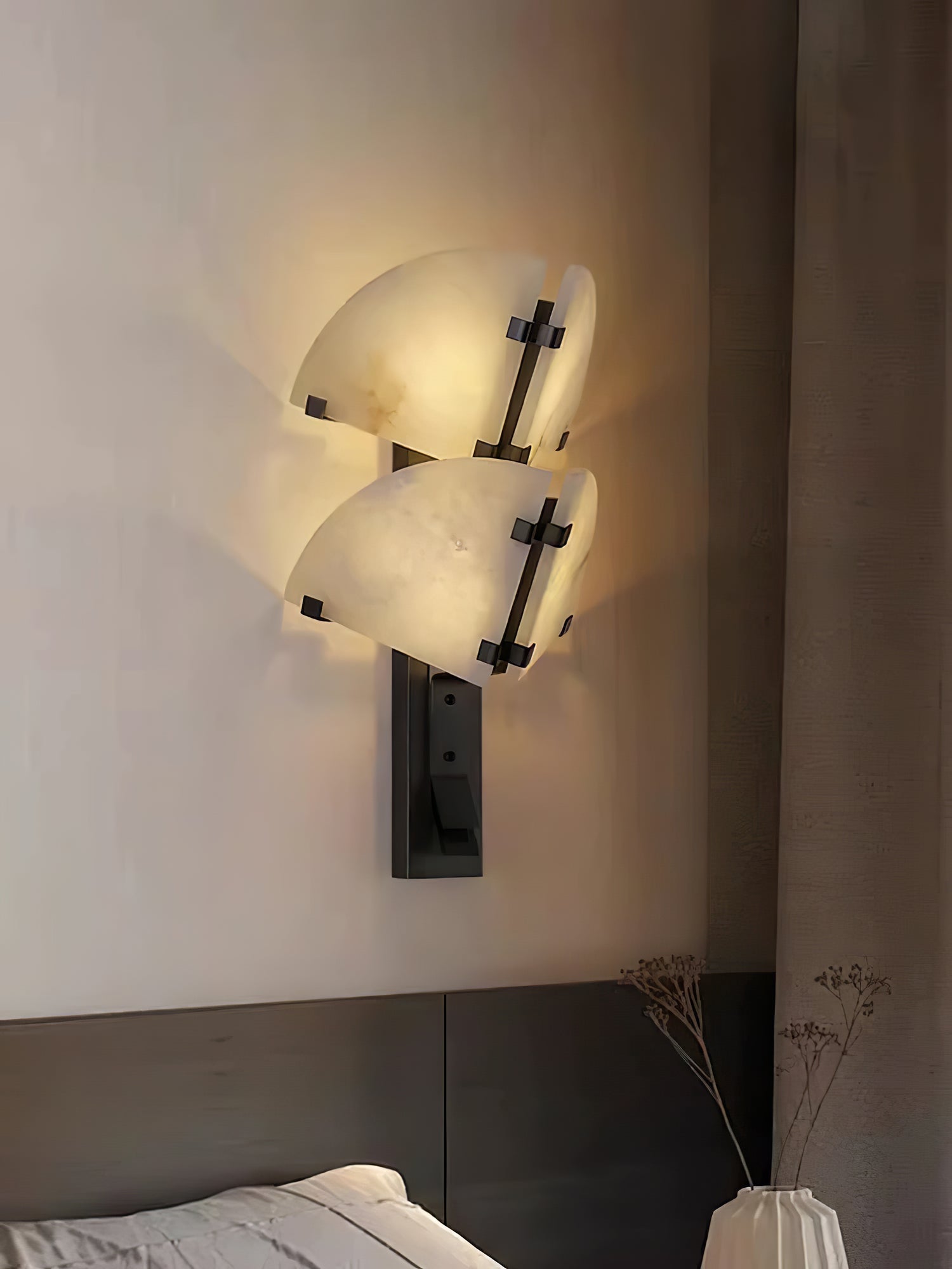 dione-alabaster-wall-light-anzaz-Black & White-2