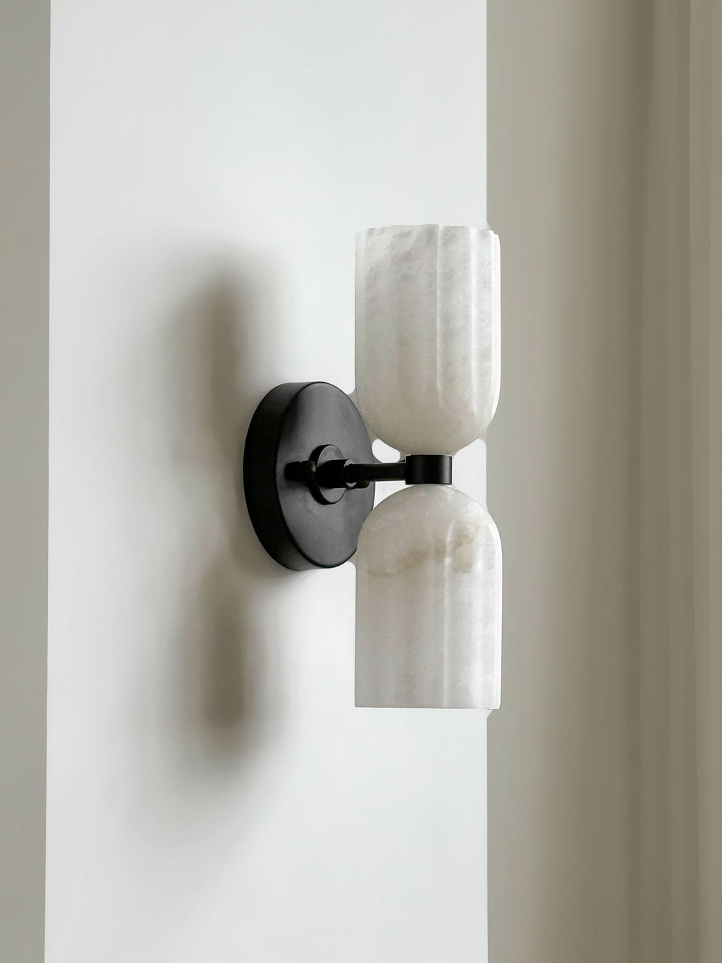 dual-alabaster-ribbed-wall-sconce-anzaz--10