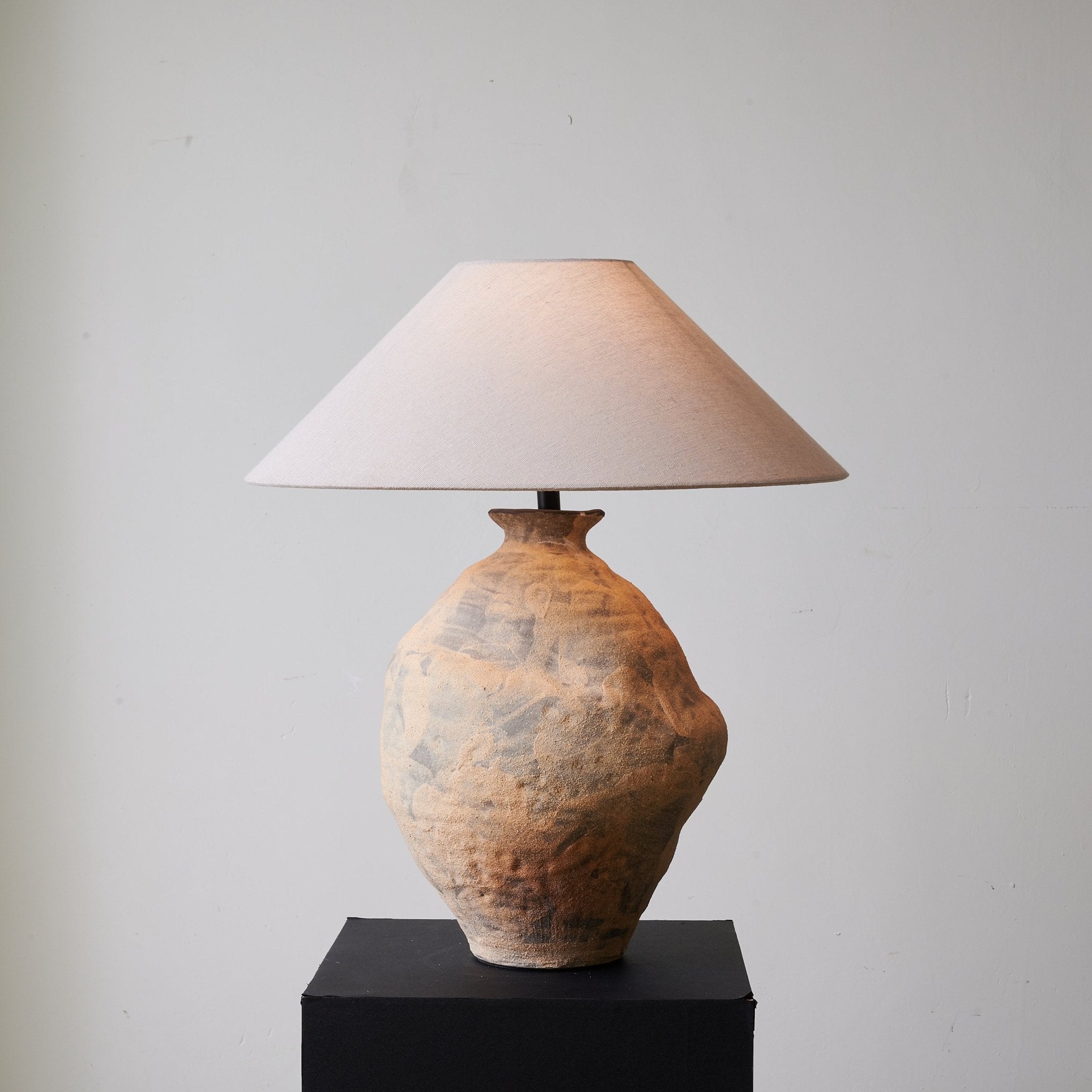 duna-sculpted-clay-table-lamp-anzaz--10