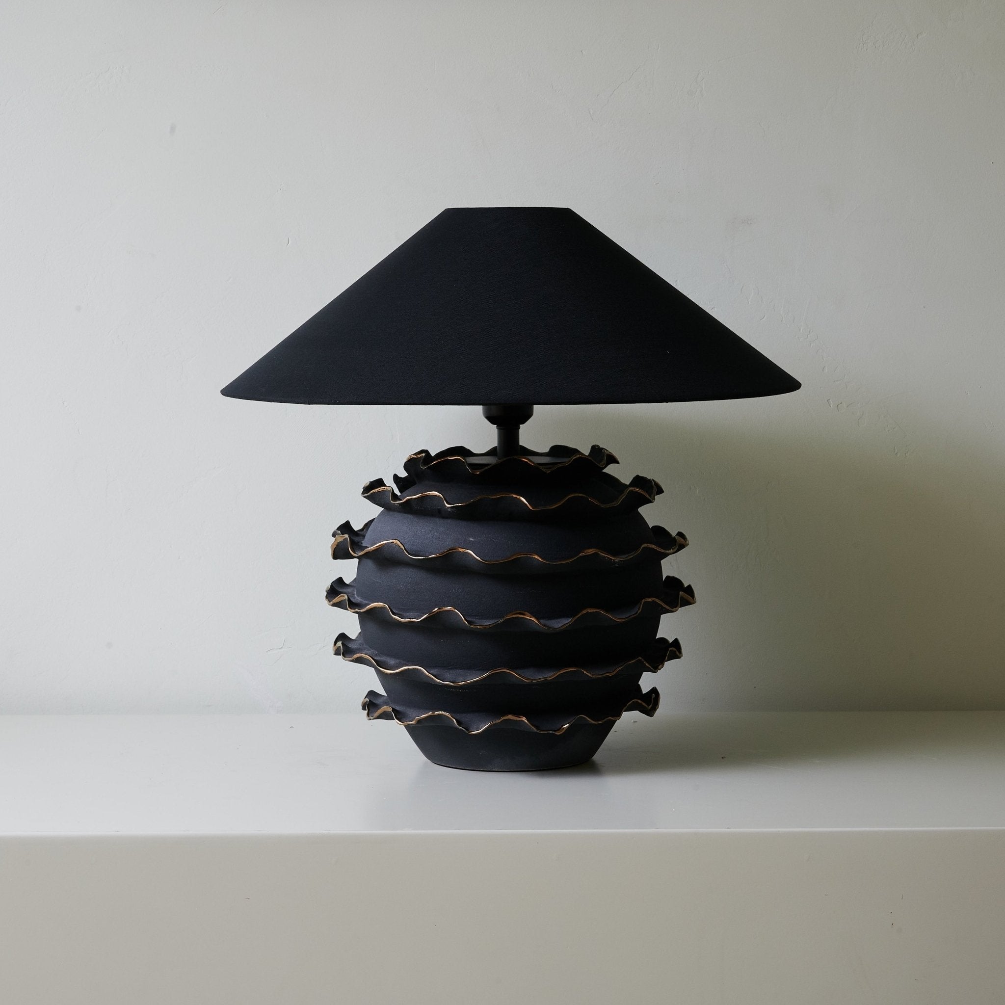 eclipse-ruffle-table-lamp-anzaz--9