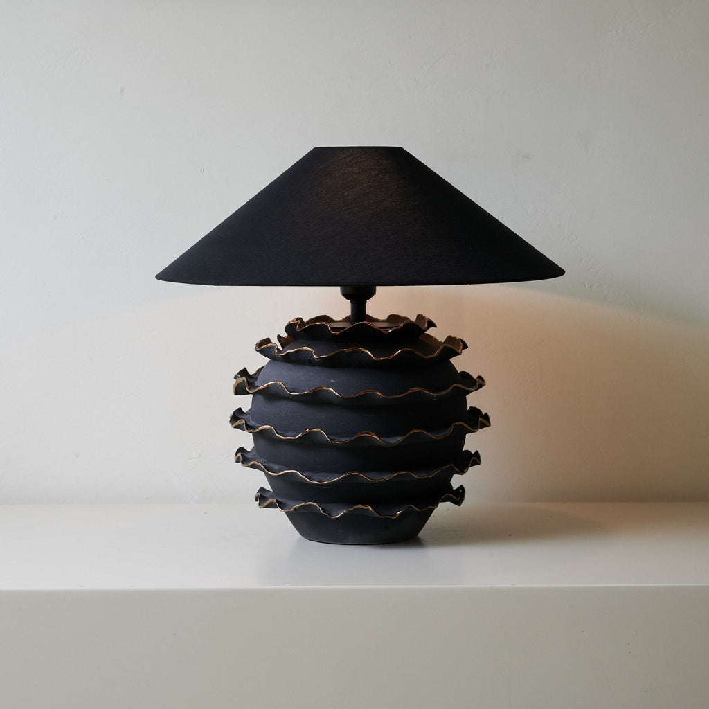 eclipse-ruffle-table-lamp-anzaz-Black-3