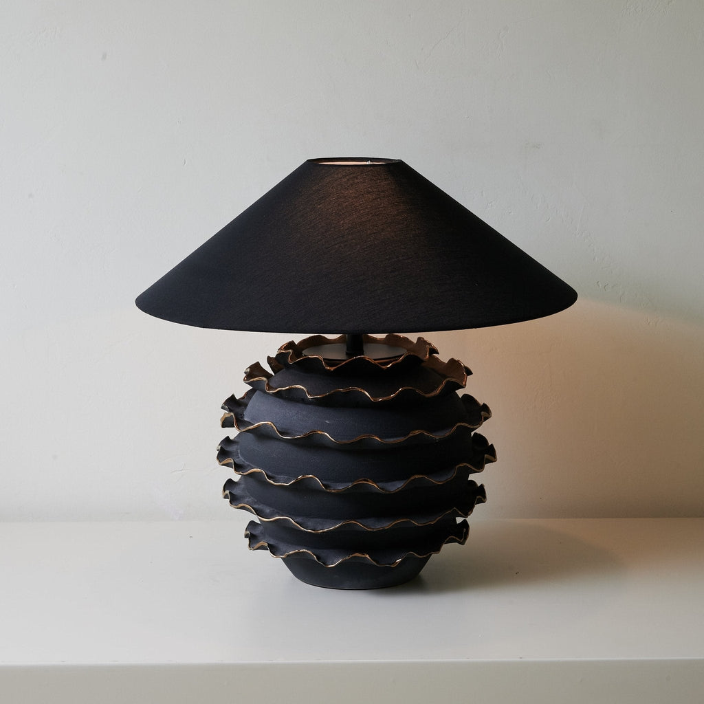 eclipse-ruffle-table-lamp-anzaz-Black-2