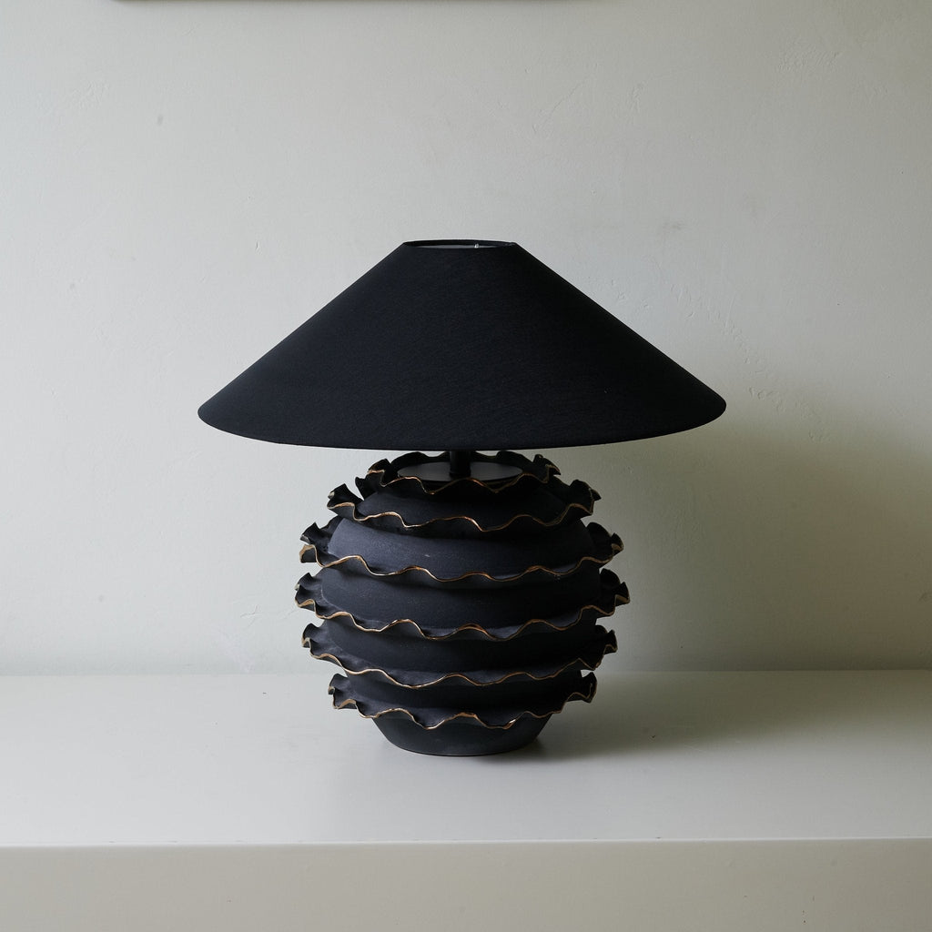 eclipse-ruffle-table-lamp-anzaz-Black-4