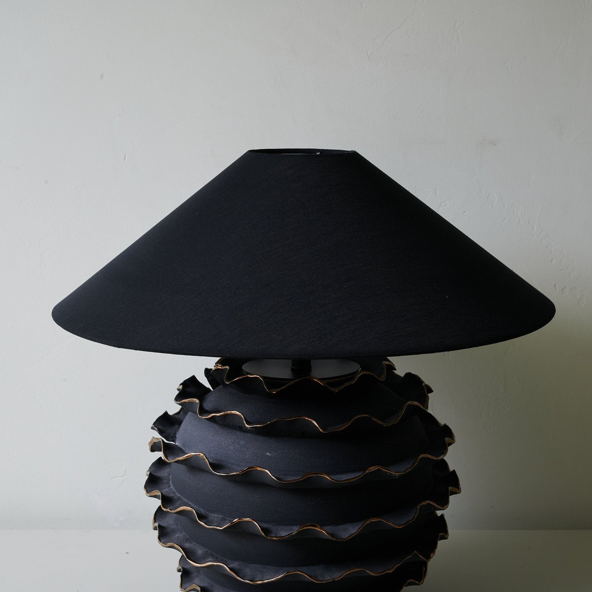 eclipse-ruffle-table-lamp-anzaz--6