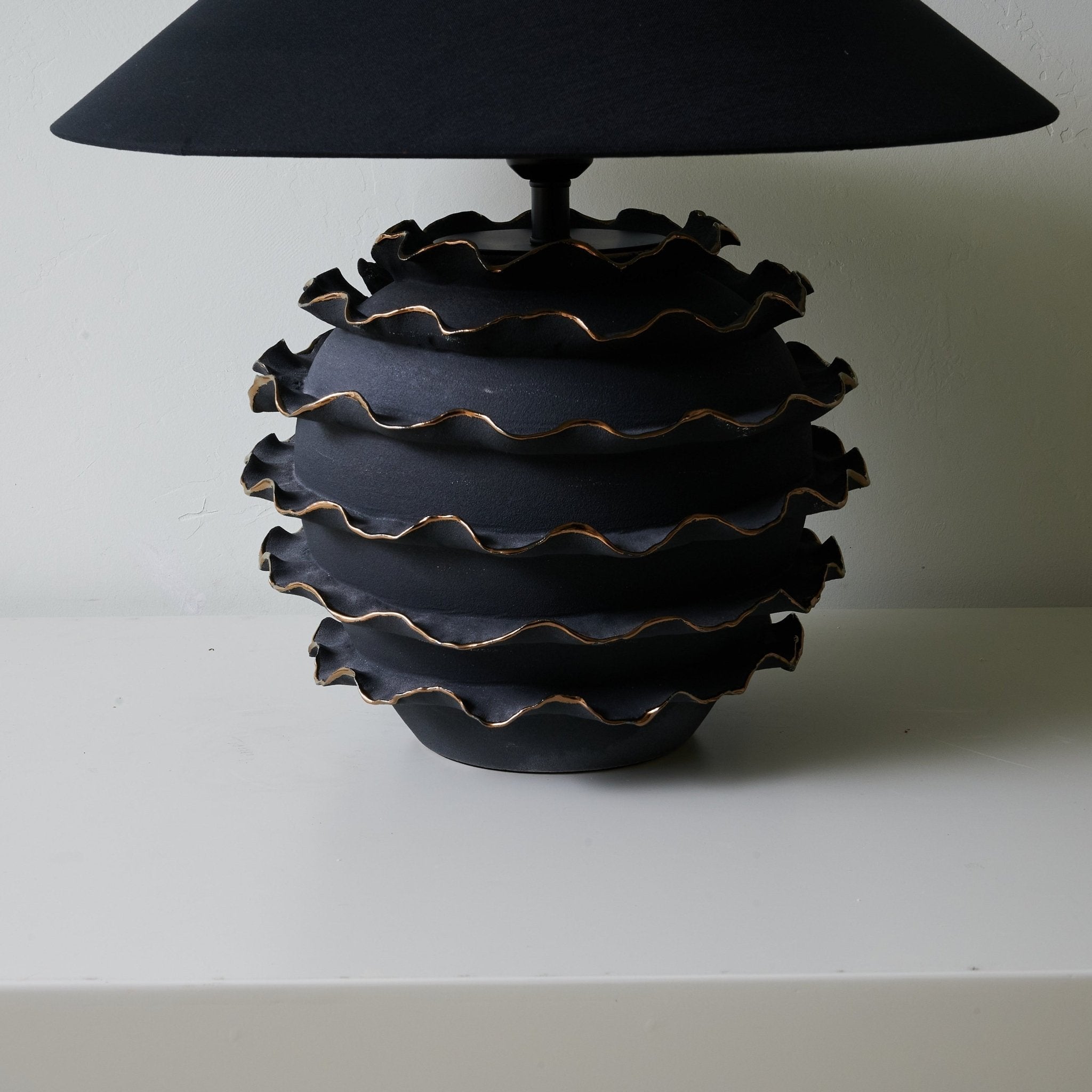 eclipse-ruffle-table-lamp-anzaz--7