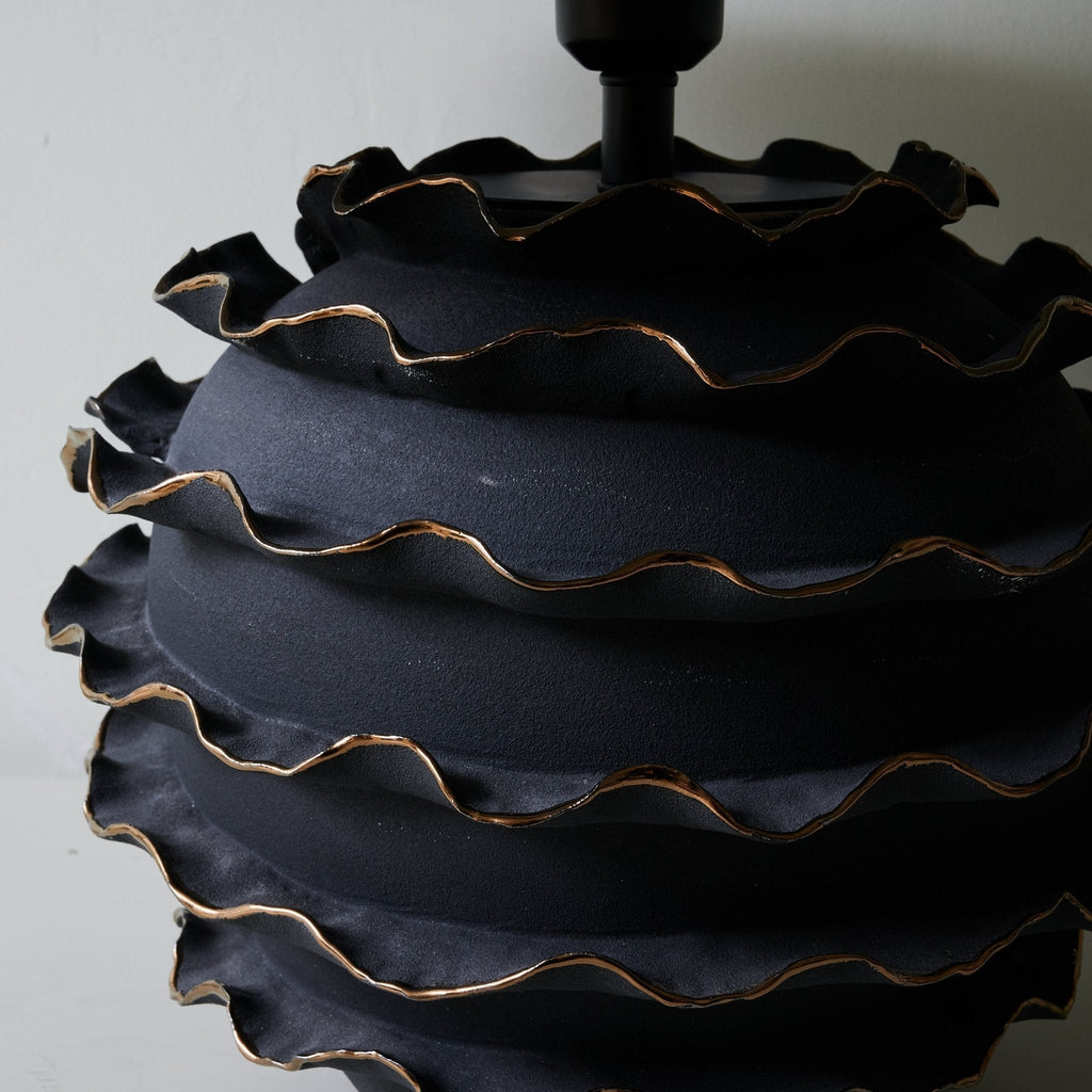 eclipse-ruffle-table-lamp-anzaz--8