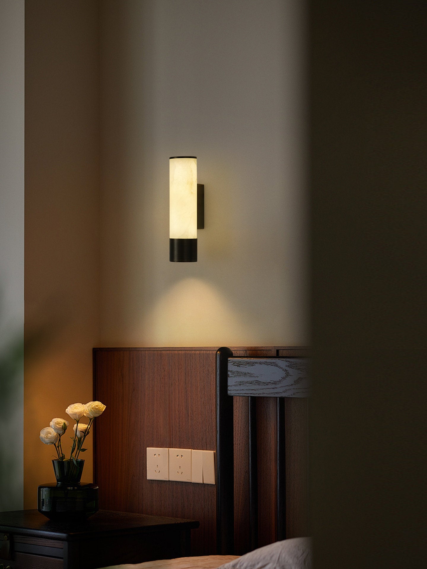 elara-alabaster-wall-lamp-anzaz-Black & White-2