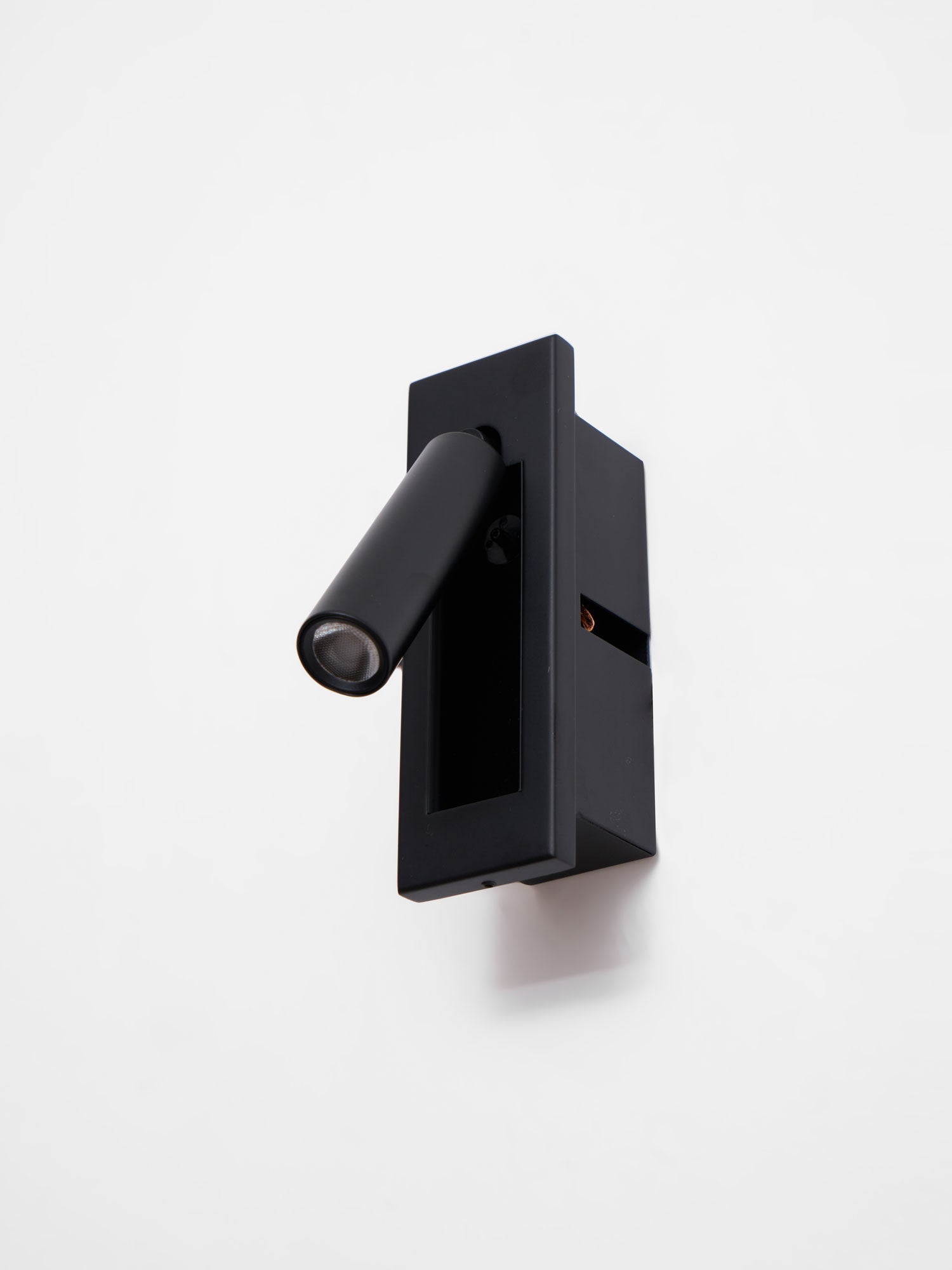 embedded-bedside-sconce-anzaz--60