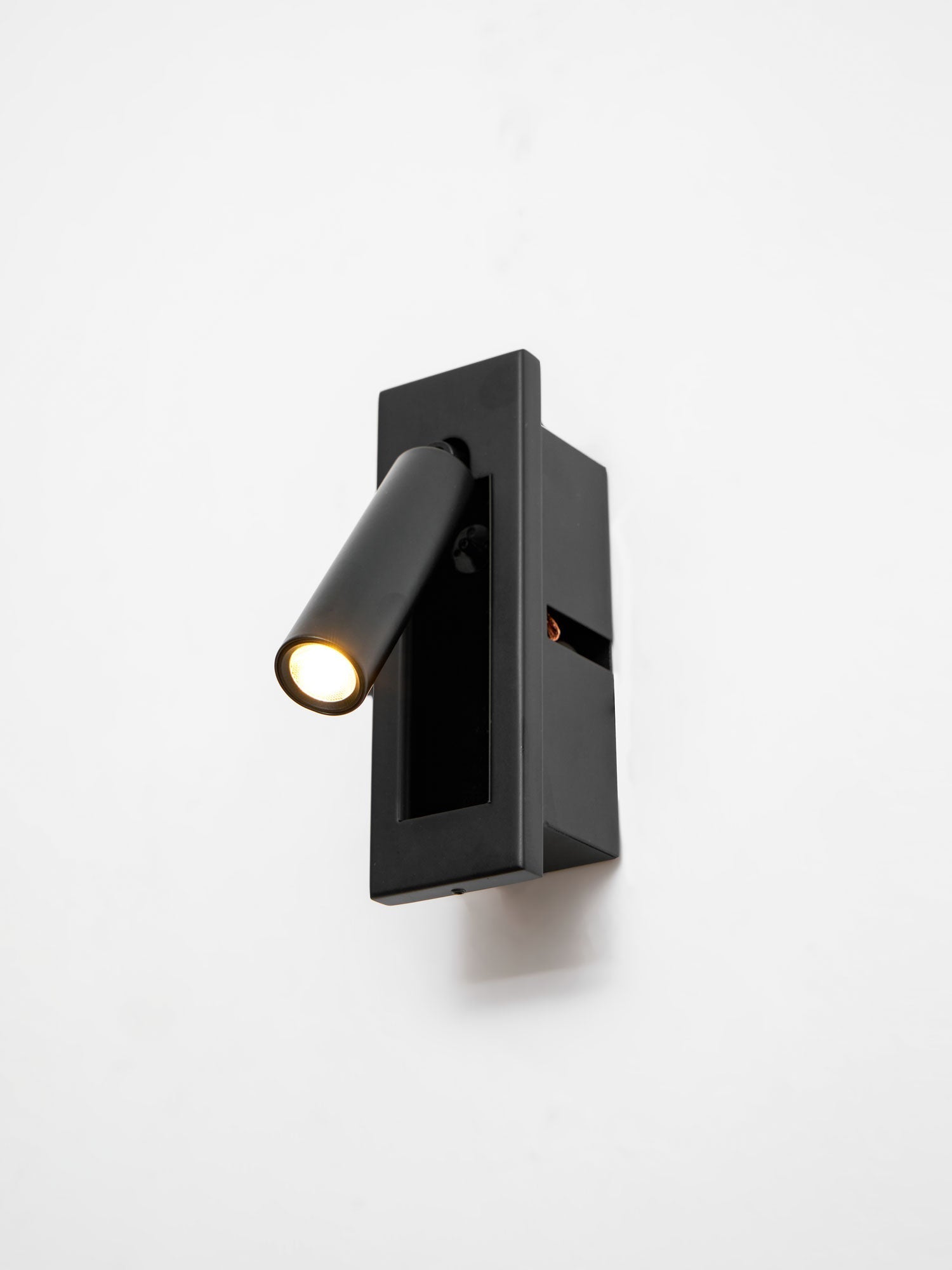 embedded-bedside-sconce-anzaz--61