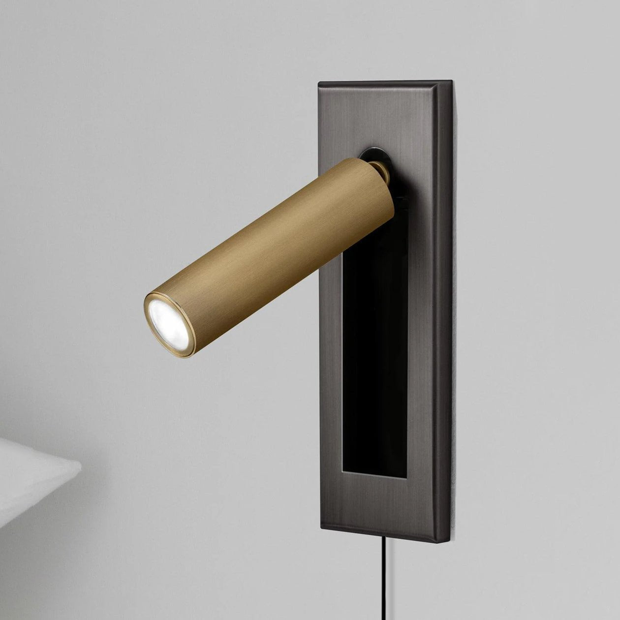 embedded-bedside-plug-in-sconce-anzaz-Nickel-13
