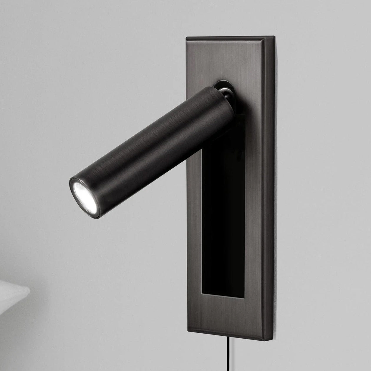 embedded-bedside-plug-in-sconce-anzaz-Nickel-63